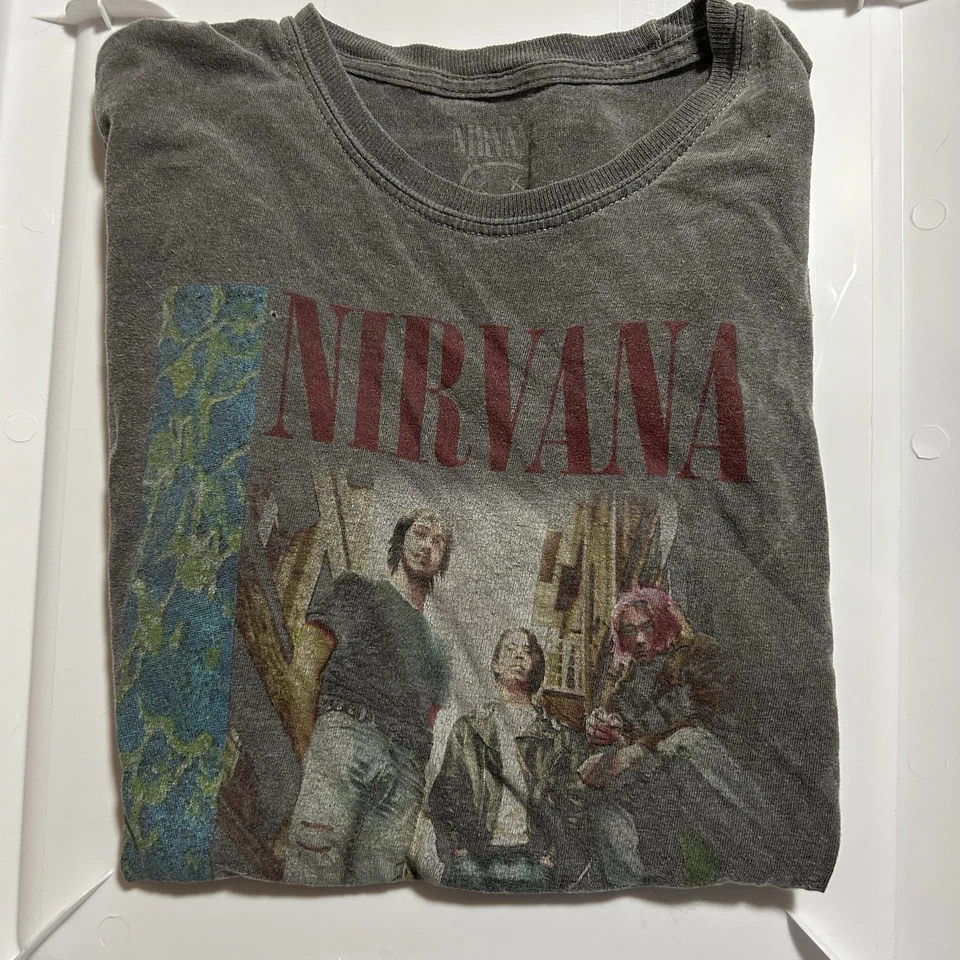 Camiseta Nirvana Nevermind Rock Grunge Tour Desteñida Grande Foto 2 de 4