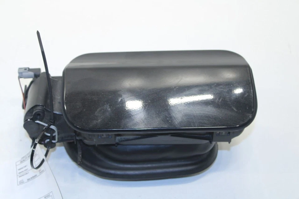 2013-2016 BMW 328I xDrive SULEV 2.0L Fuel Tank Filler Housing Door Lid Cover - Image 3 of 4