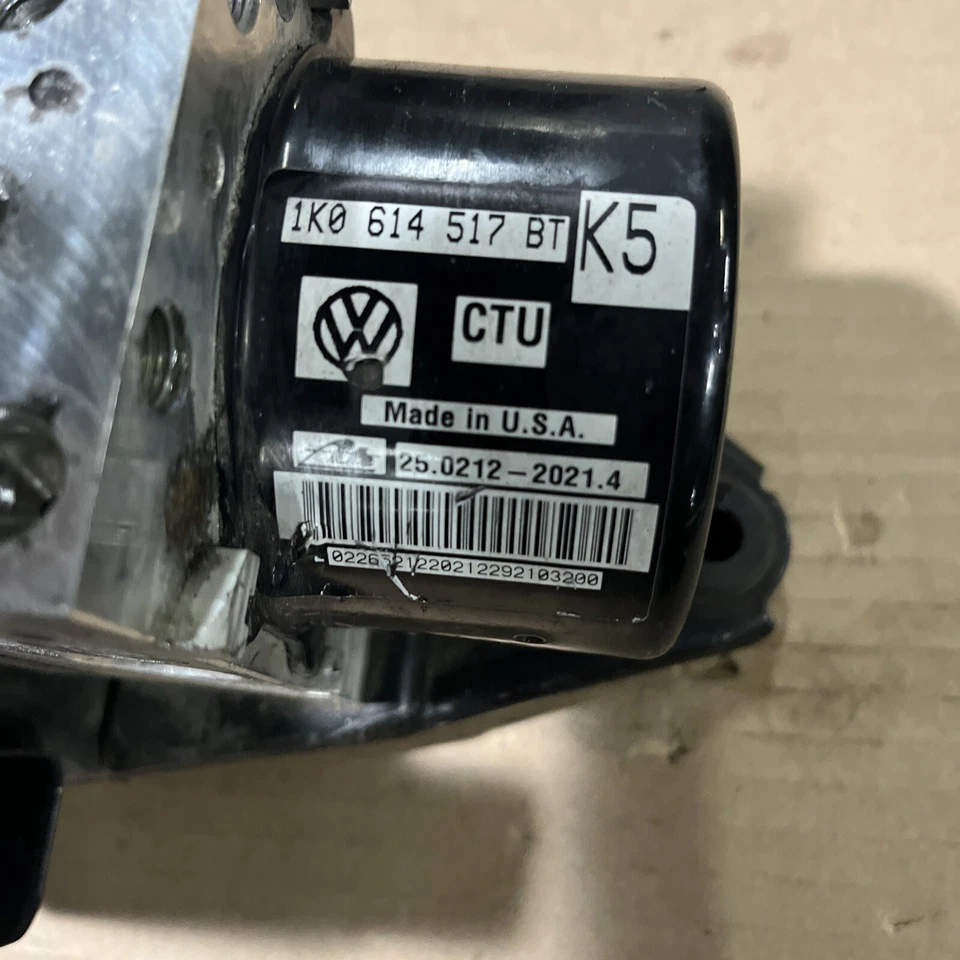Módulo de bomba ABS híbrido Volkswagen Jetta fabricante de equipamento original 2013 1K0614517 BT - Imagem 2 de 4