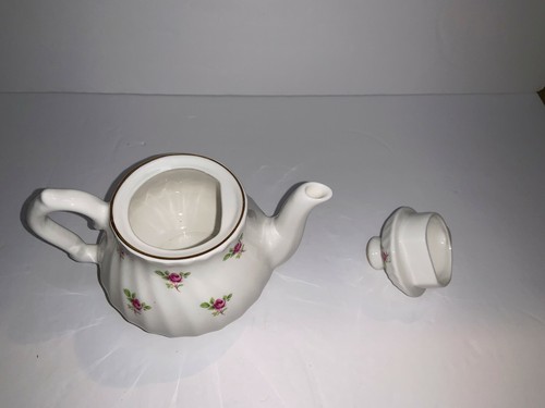 Tetera blanca 5 1/2" de alto KRISTY JAYNE hueso China Staffordshire Inglaterra con rosa - Imagen 6 de 8