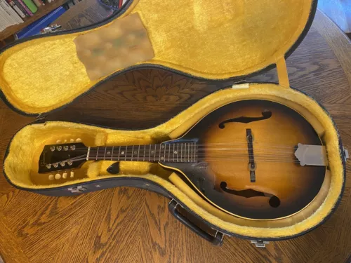 Gibson A40 Mandolin mid 60’s Model with case