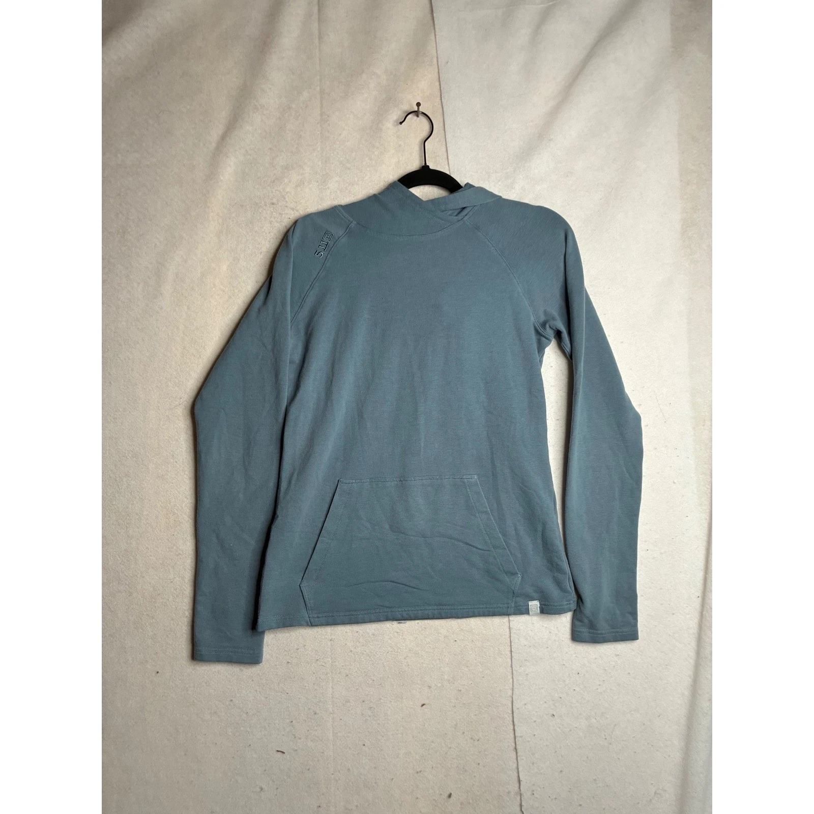 5.11 Tactical Mens Small Blue Pullover Hoodie Raglan Thumbhole Performance Top
Opens in a new window