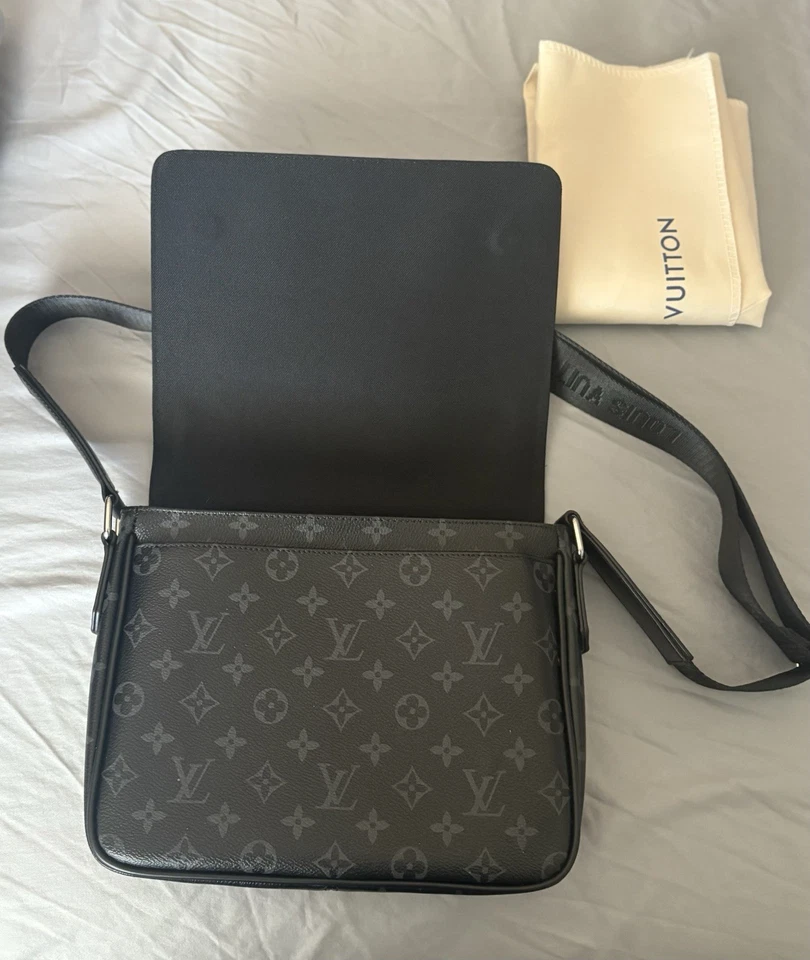 Louis Vuitton District PM Monogram Eclipse Messenger Bag Black Monogram Unisex - Image 3 of 4