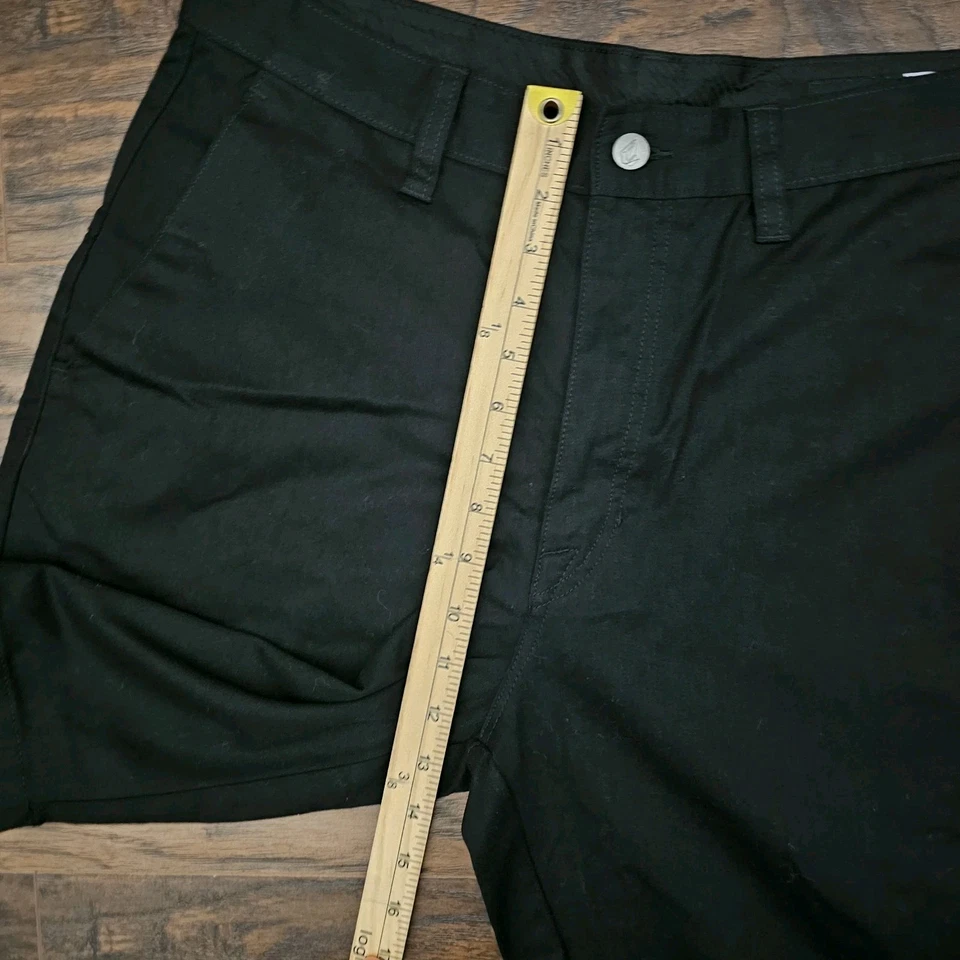 Volcom Men's 34 Black VMonty Shorts New - Image 4 of 4