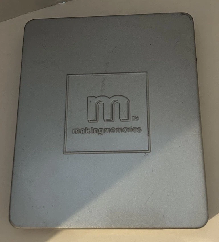 Kit de herramientas para hacer recuerdos en estuche de metal - Juego completo de diez herramientas individuales usadas Foto 3 de 4