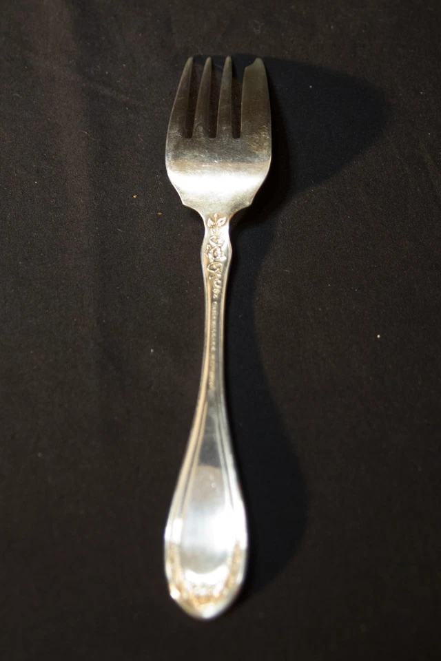 Tenedor para servir carne Wallace 1835 flor Foto 3 de 3