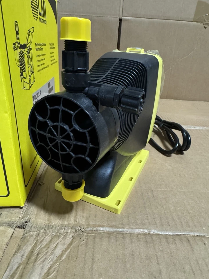 LMI Chemical Metering Pumps AD241-822SI .5 GPH, 250 psi, PVDF, Manual Control - Image 3 of 4