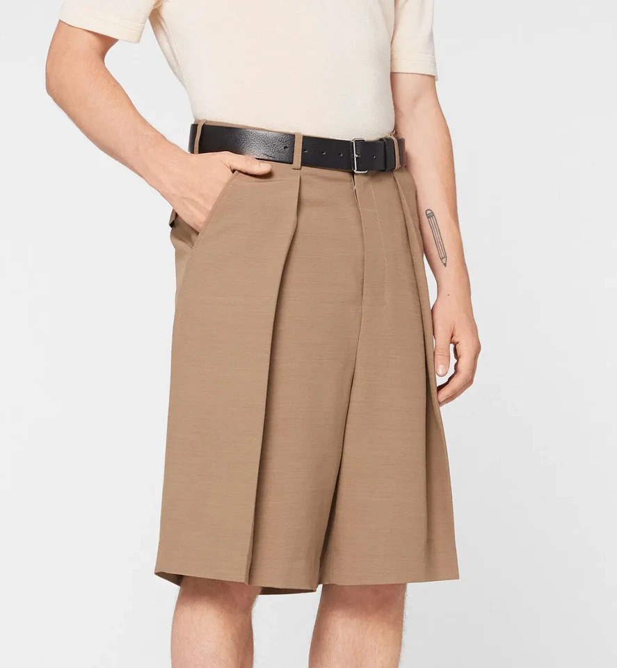 Bermuda plissada AMI PARIS - Nova com etiquetas - 40 FR - Taupe - E20HT305.232 - US$ 630