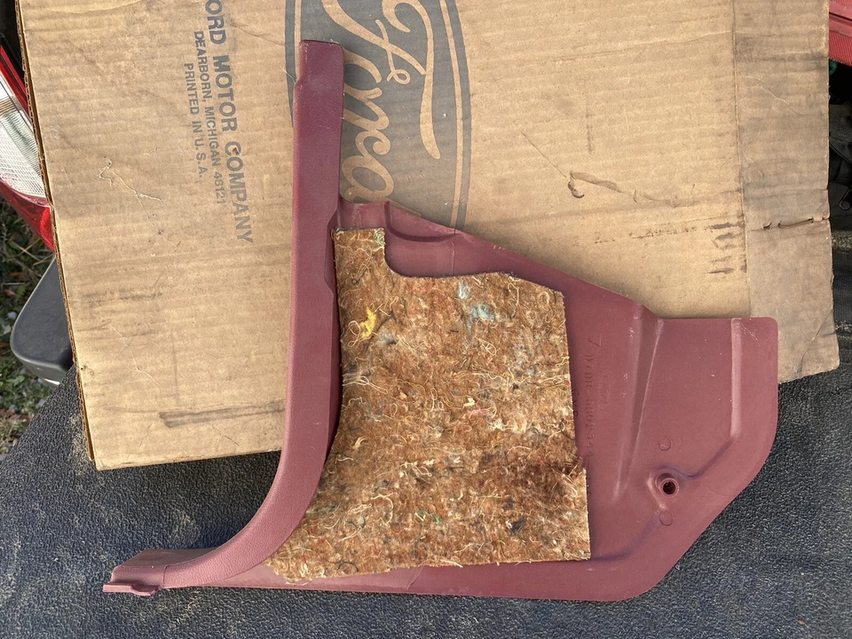 Ford Granada Mercury Monarch 1975 1976 1977 panel de retroceso derecho rojo Foto 3 de 4