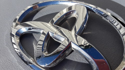 2016 Toyota Highlander Rear Tailgate Hatch Emblem Logo Badge OEM - Picture 9 of 23