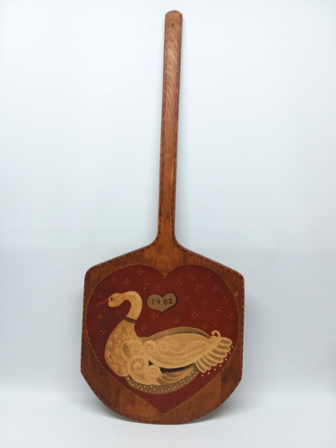 Vintage Folk Art Hand Painted Wood Pizza Shovel Board Primitive Goose 1982 35" - Afbeelding 1 van 7