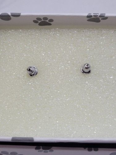PENDIENTES AVON LIBBY GATO CHAPADOS EN PLATA PENDIENTES GATO NUEVOS EN CAJA - Imagen 4 de 7