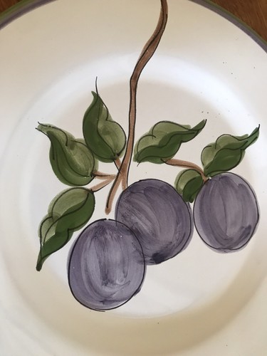Fortebraccio Ceramiche Italy Ceramic Salad Plates Fruit Plums Grapes NEW COND - Picture 3 of 5