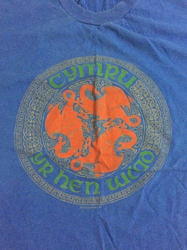 T-shirt vintage Fit M Tag L Galles Dragon Cymru design celtico made in Ireland  - Foto 1 di 9