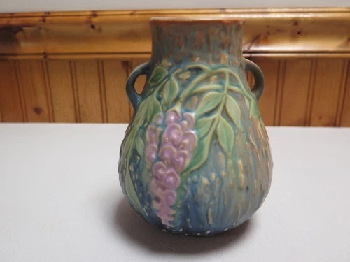 Beautiful ROSEVILLE Wisteria Two-handled vase #631-6