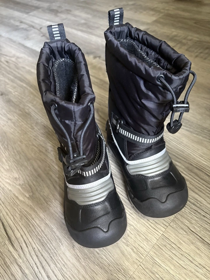 Botas de nieve Keen para niños negras y plateadas Snow Troll nuevas sin caja Foto 3 de 4