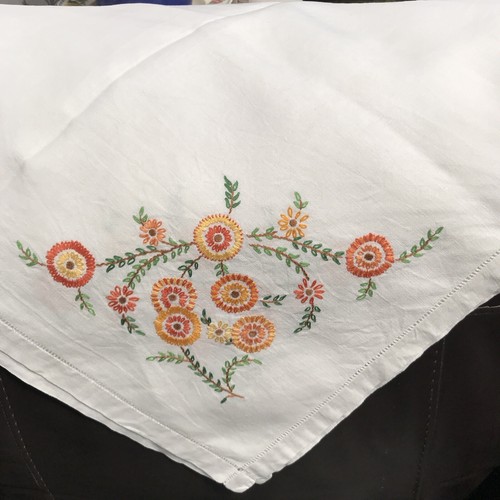 Vintage White Linen Hand Stitched Embroidered Floral Tablecloth 49 x 49inches - Picture 4 of 8