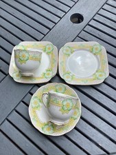 VINTAGE ROSLYN FINE BONE CHINA 2 PLATES 2 CUPS 1 SAUCER FLORAL