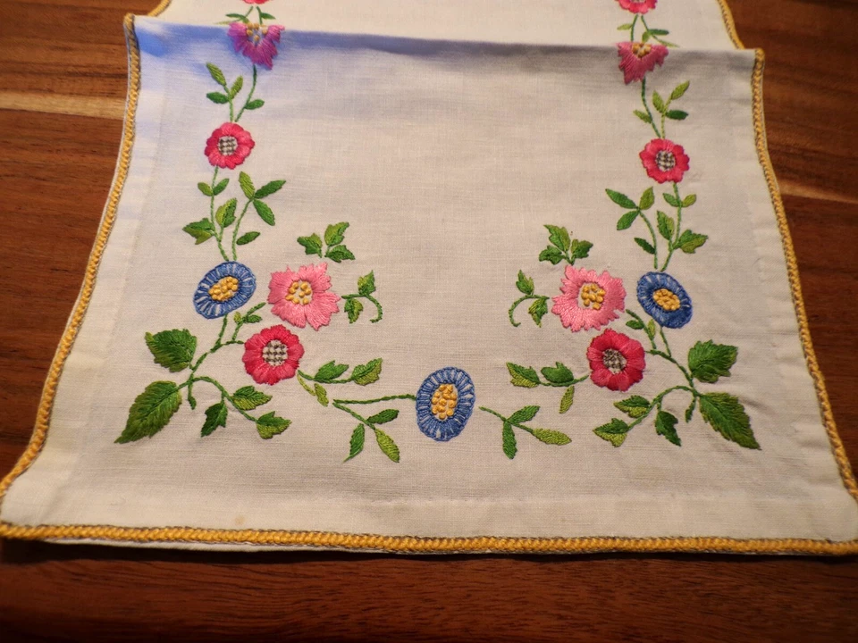 Linge ancien  1 Napperon  lin blanc brodé a la main de fleurs - Photo 3/4