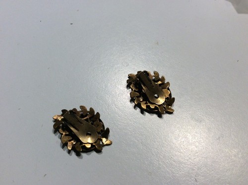 Orecchini vintage in ottone con clip floreale - Foto 3 di 3