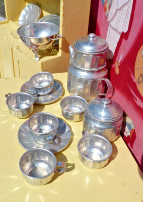 ANCIEN LOT DINETTE en FONTE d'Aluminium avec RECHAUD, COCOTTES... EUR