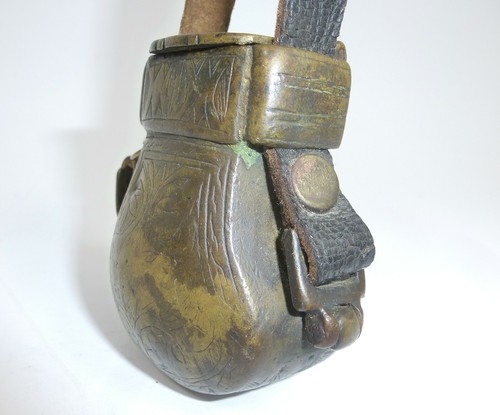 Botella de bronce recipiente para bolas de plomo siglo XVIII Imperio Otomano Afganistán - Imagen 3 de 11