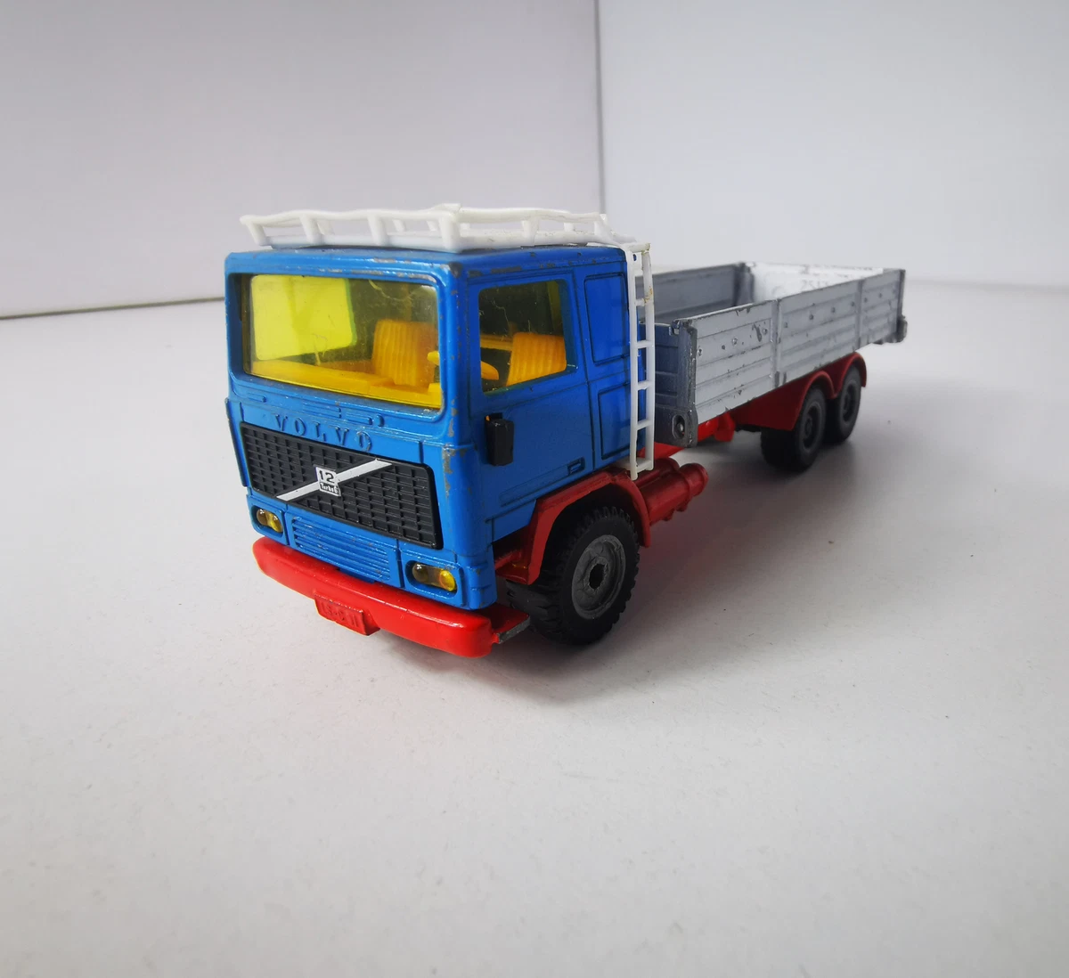 Camion Semi-remorque Siku 1/55 - Transporteur De Voitures Volvo Racing - Modèle 3914 - Occasion