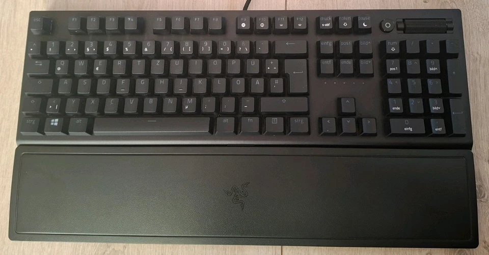 Razer BlackWidow V3 QWERTZ Mechanical Gaming Keyboard| Barely Used Excellent Condition - Image 2 of 2
