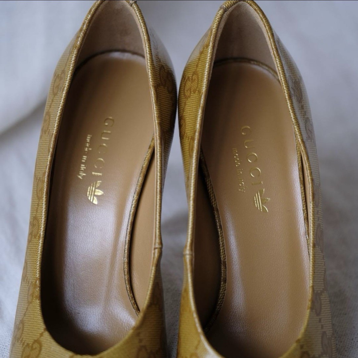 New Gucci x adidas GG Crystal Heel Pumps 35.5 Mustard Leather Rare