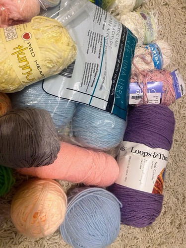 HUGE Lot Of Yarn Full/partial Skeins 7 Lbs Pastels - Picture 10 of 13