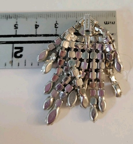 Pendientes colgantes con racimo de cristal Hattie Carnegie clip marcado tono plateado transparente - Imagen 8 de 8
