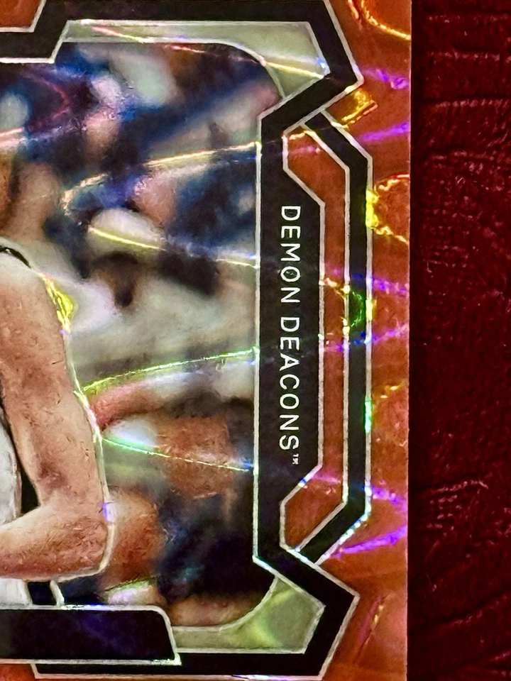 Selecciones de draft Panini Prizm 2024 #63 Tim Duncan Red Pulsar Prizm Variation/225 Foto 3 de 4