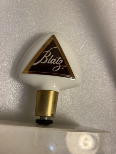 BLATZ BEER SMALL PLASTIC draft beer tap handle knob. WISCONSIN - Picture 12 of 14