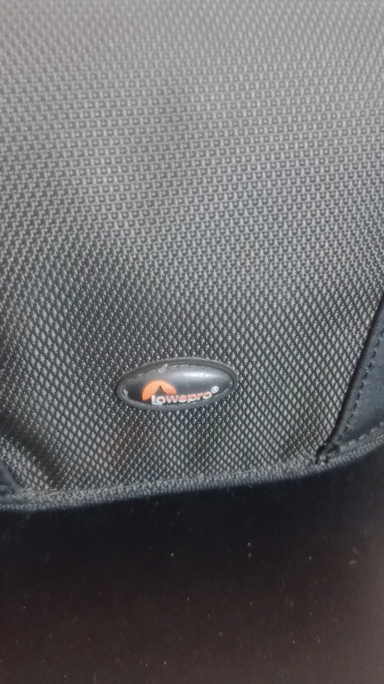 Lowepro Edit 110 Camera Bag Case Black with Shoulder Strap - Image 2 of 4