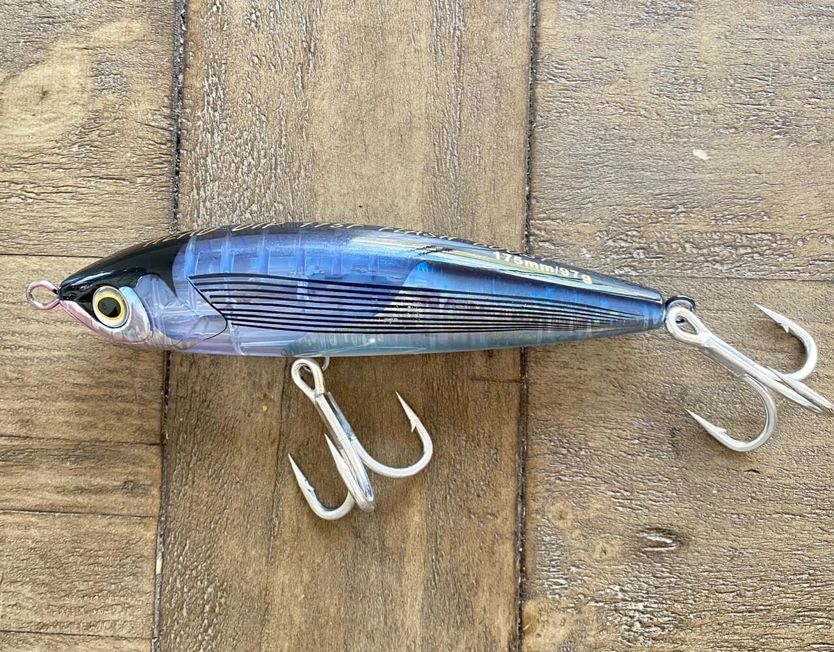 Logotipo esportivo da pesca em trevally gigante | Vetor Premium Logotipo esportivo da pesca em trevally gigante | Vetor Premium