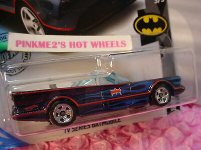 Hot Wheels バットマン クラシックTVバットモービル 1:18 Hot Wheels Batman 1966 TV Series Batmobile 1:18 Scale Vinyl BANK