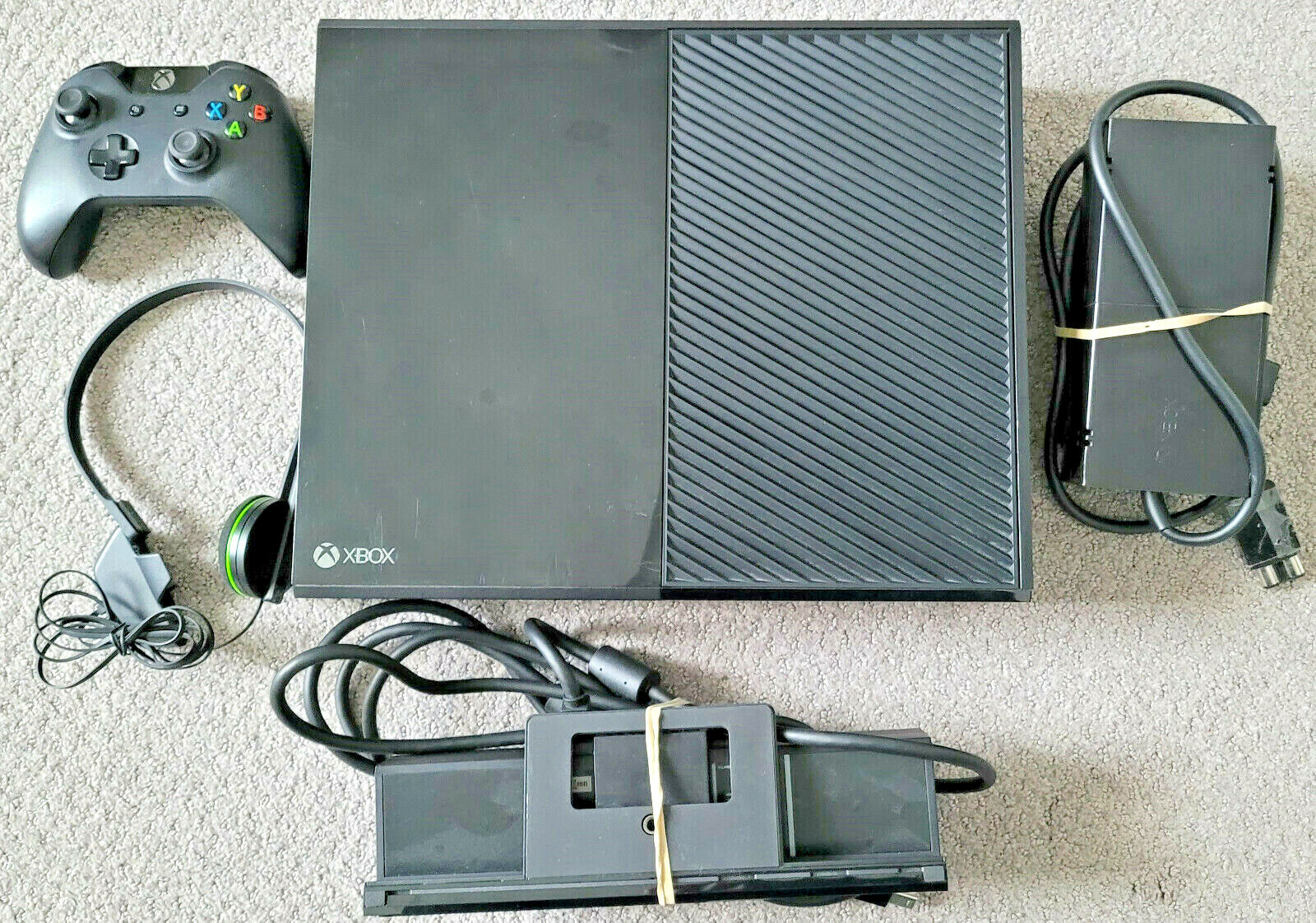 MICROSOFT XBOX ONE S 500GB SYSTEM W/ CORDS AND 1 CONTROLLER - video gaming  - by owner - electronics media sale 