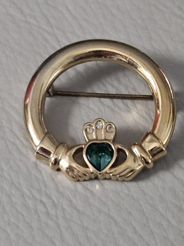 Vintage Irish Claddagh Gold Tone W/ Green Stone Enamel Heart Brooch