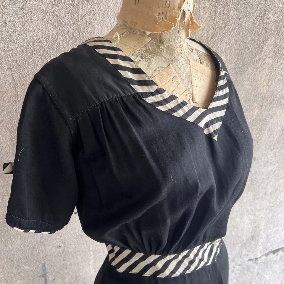 Antiguo vestido eduardiano a rayas blanco y negro traje de baño traje de baño vintage Foto 2 de 4