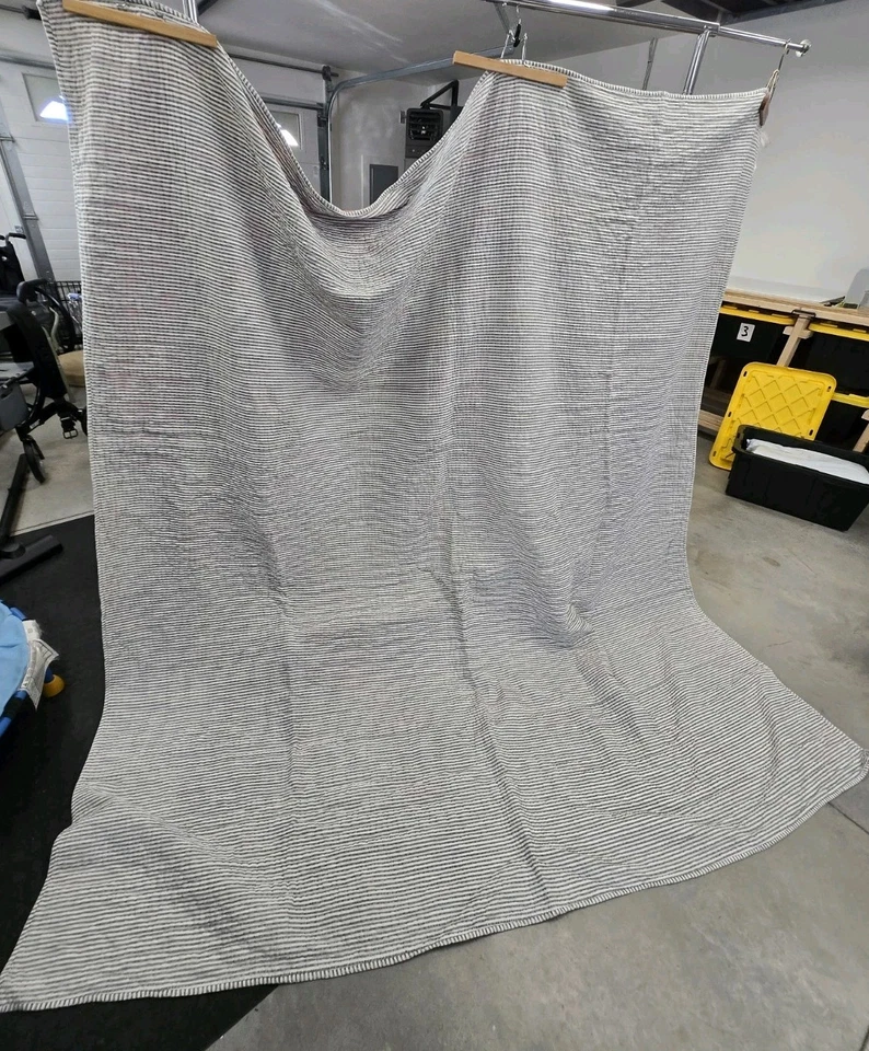 Pottery Barn 娜塔莎拼布被子全/双红色花卉 Ikat — 第 2/4 张图片