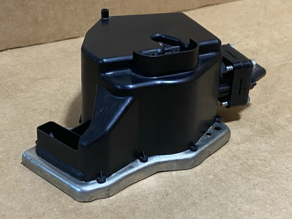 Bomba lavadora parabrisas GM 22029601 - 1981 Riviera Impala Sevilla con limpiaparabrisas de pulso Foto 3 de 4