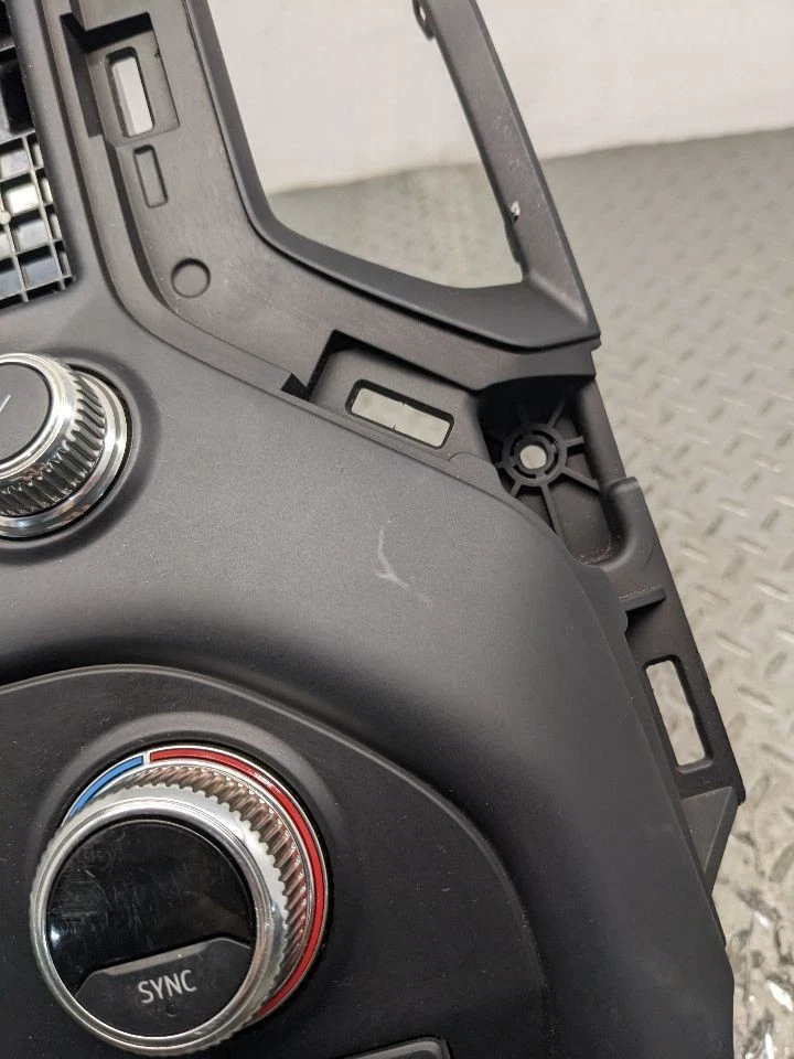 2019-2022 Sierra 2500hd AT4 Radio Control Panel w/ Climate Control  1176695 - Image 3 of 4