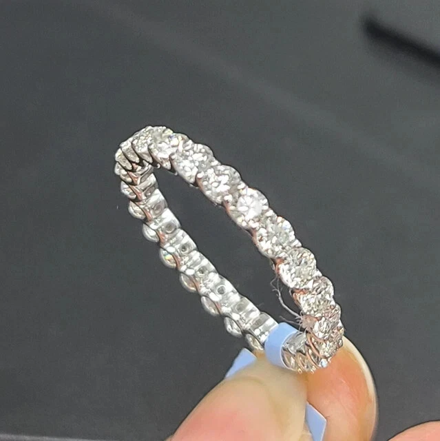 ¡Oferta! Anillo banda de eternidad de diamantes creado en laboratorio de 2,00 quilates enchapado en oro de 14 quilates Foto 3 de 4