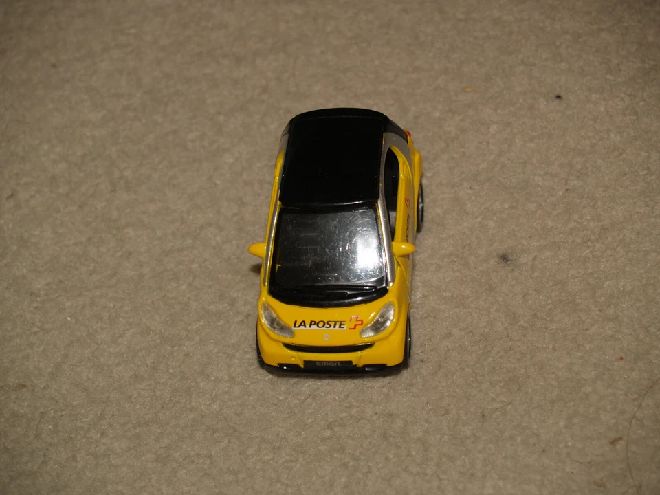 Maisto Smart Fortwo Car 1:32 scale - La Poste Die Post La Posta - Image 2 of 4