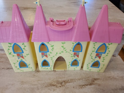 Peppa Pig Fold-N-Carry Princess Castle + 4 Pieces Of Furniture + 16 Figures - Picture 11 of 18