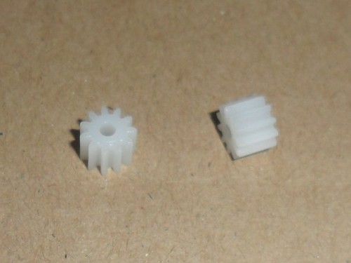 Scalextric car spares Pinions, Motor wire, Magnets, Screws, Eyelets, suppressors - 第 38/49 張圖片