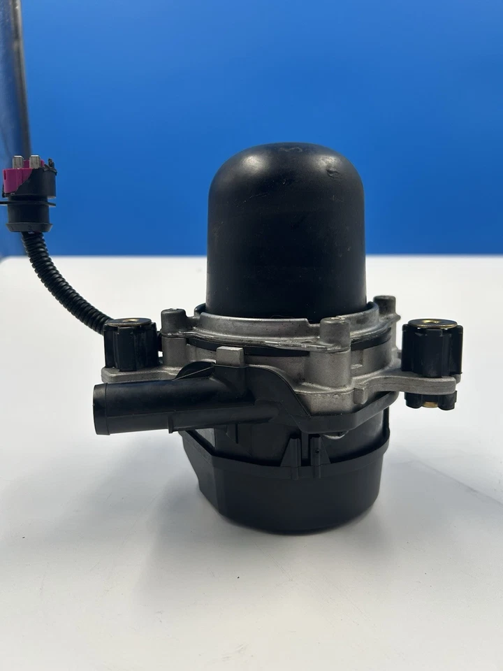 Porsche 997 Secondary Air Injection Pump 997.605.104.01 OEM Broken Plug - Image 2 of 4