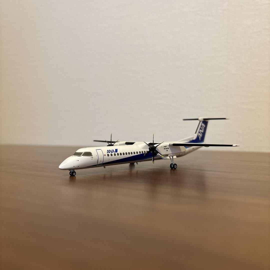 ANA全日空　DHC-8-400 JA845A 1/200 Bombardier DHC-8-400 ANA JA845A 1/200 model airplane