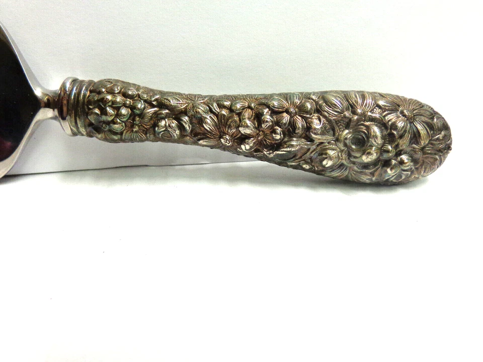 Servidor de torta de prata esterlina padrão Repousse Stieff&Co tamanho 10 em lg sem iniciais - Imagem 4 de 4