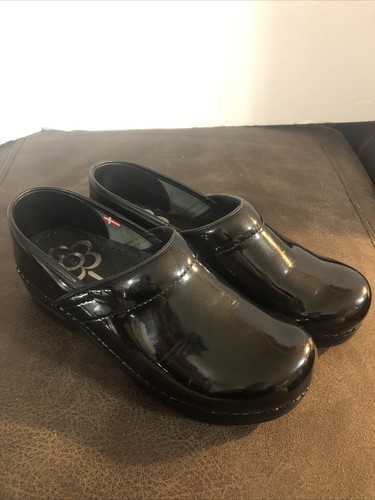 Sanita Black Patent Leather Clogs Slip On Nursing Shoes Women’s Size 39